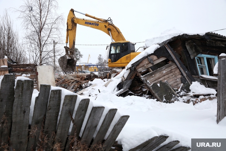 Снос последнего в этом году балка. Сургут, экскаватор, снос балка