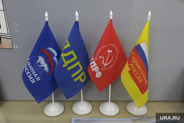 Пленарное заседание Законодательного собрания Пермского края, флаг, флаги партий