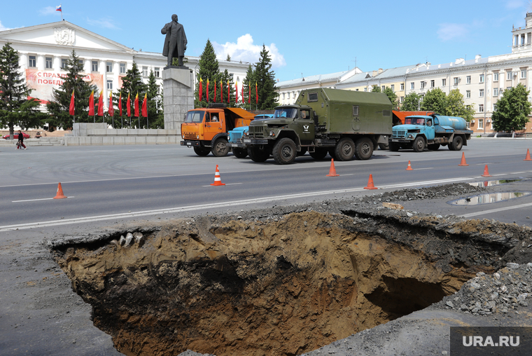 Ремонтные работы Водного союза на площади Ленина. Курган, площадь ленина, ремонт водопровода