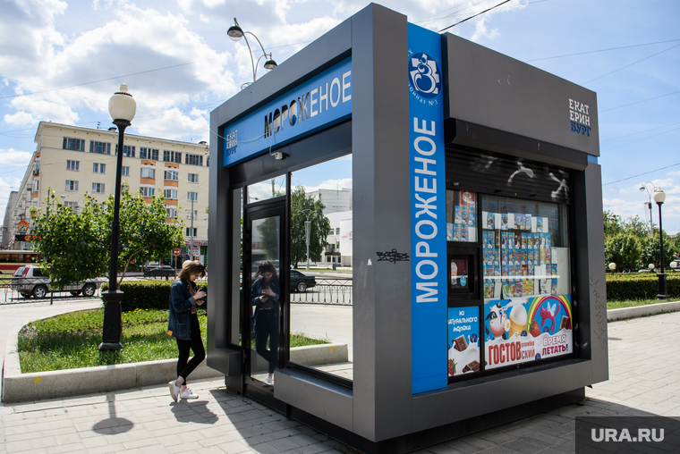 Селфи. Екатеринбург, киоск мороженое, нестационарный объект, лето в городе