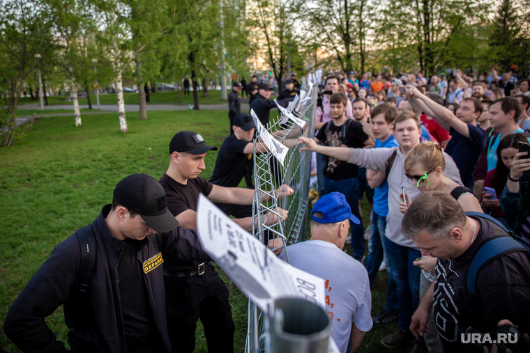 Протест против строительства  храма святой Екатерины в сквере около драмтеатра. Екатеринбург, храм святой екатерины, сквер на драме