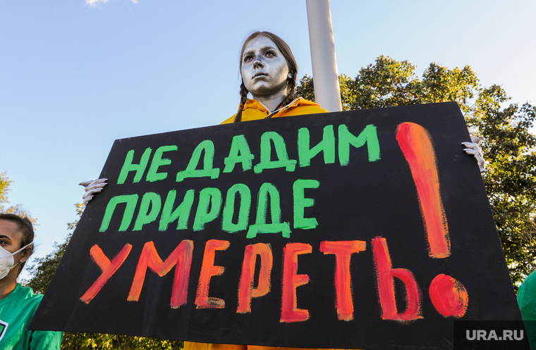 Памятник Грете Тунберг. Челябинск , зеленая альтернатива, не дадим природе умереть