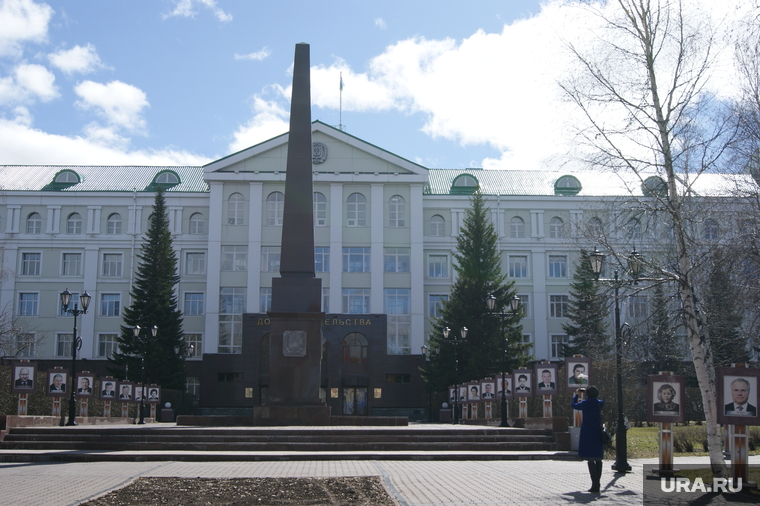 Парад Победы. Ханты-Мансийск, Нижневартовск, дом правительства хмао