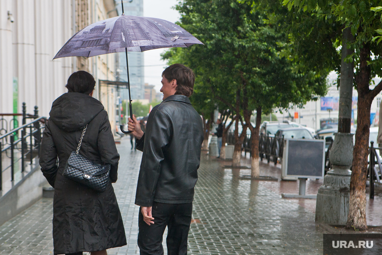 Клипарт. Екатеринбург, пара, отношения, зонт, забота, улица малышева, дождь