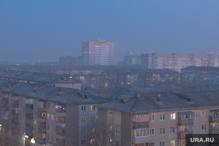 Виды города. Смог. Старые гаражи. Курган, дым, задымление, смог в городе, смог, туман