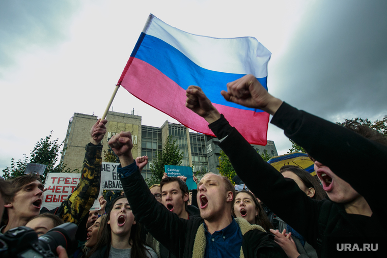 Акция оппозиции "Прогулка по Тверской" во всероссийский день протеста. Москва, российский флаг, митинг, триколор, флаг россии, протест, прогулки по тверской, навальнинг