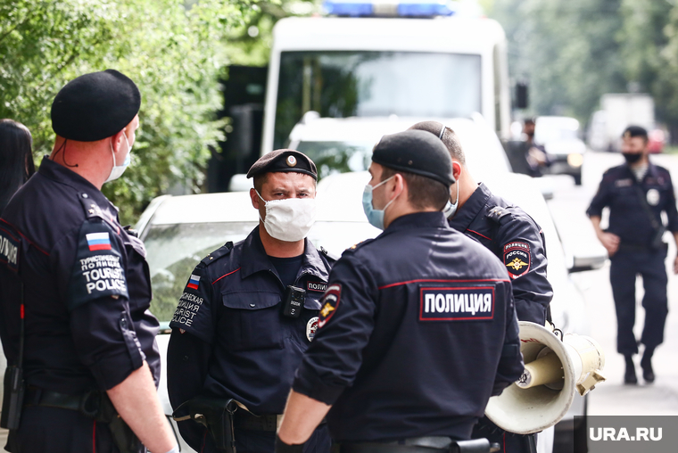 Акция профсоюза журналистов в поддержку Ивана Сафронова около СИЗО «Лефортово». Москва, полицейские, туристическая полиция