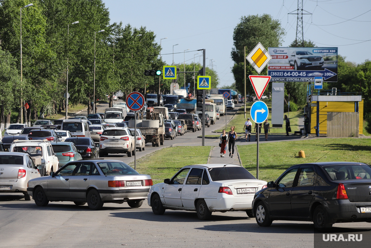 Автобусный вокзал и виды города. Курган, пробка, автомобильная пробка, лето, затор на дороге, трафик, мост бурова-петрова
