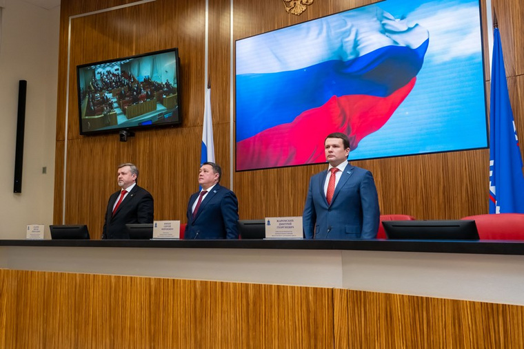 Место вице-спикера Дмитрия Жаромских (справа), ушедшего руководить Надымским районом, могут отдать Алексею Ситникову