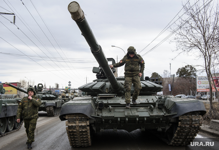Репетиция парада Победы. Екатеринбург, военная техника, танкисты, армия, оружие, бронемашина, т72-3б, улица новосибирская 2-ая, танк
