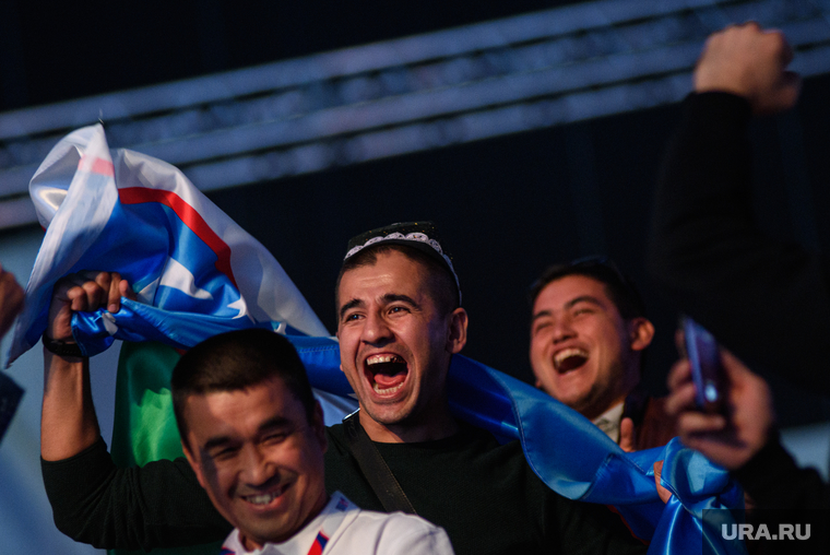 Предварительные бои первого дня AIBA WORLD BOXING CHAMPIONSHIPS 2019. Екатеринбург, флаг узбекистана, узбеки, болельщики сборной узбекистана