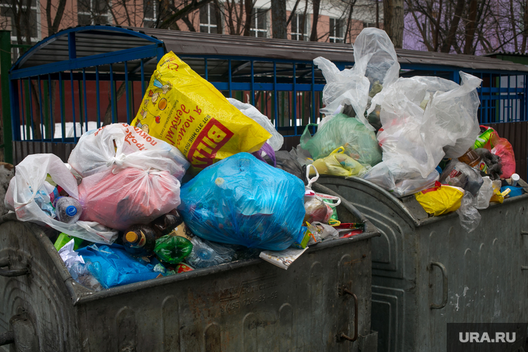 Виды на Храм Христа Спасителя. Москва, мусор, мусорные баки, мусорный бак, мусорный контейнер, мусорка, помойка, бытовые отходы