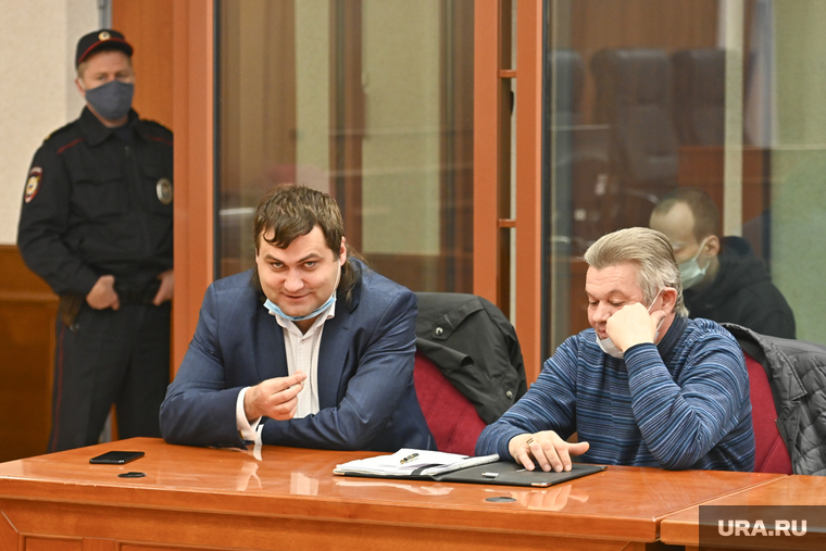 Слева — адвокат Александрова Данил Задорин
