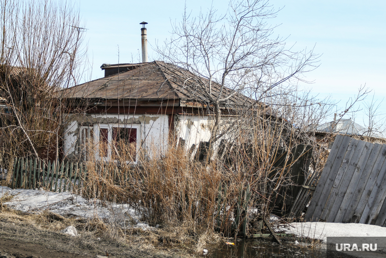 Внеочередное заседание Петуховской городской Думы.
Петухово. Курганская область., деревня, развалившийся дом, покосившийся забор, хибара