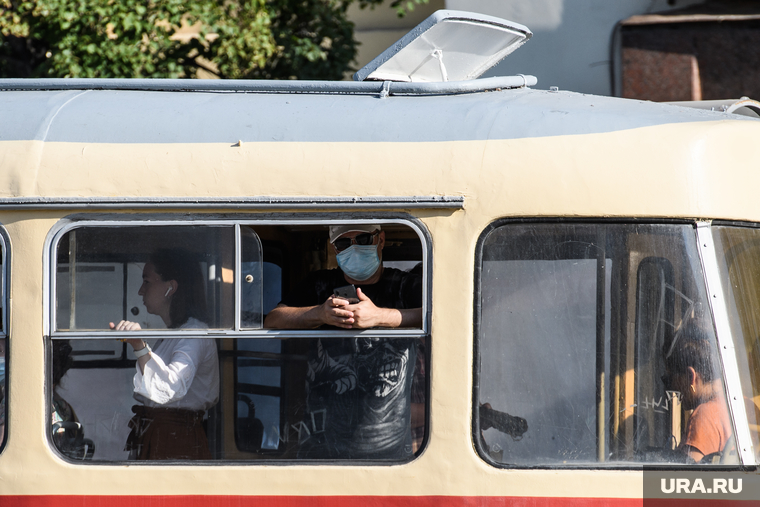Виды Екатеринбурга, общественный транспорт, трамвай, маска на лицо