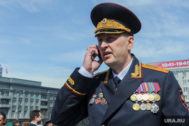 Парад Победы, торжественное построение на Площади революции. Челябинск, савченко евгений, говорит по телефону
