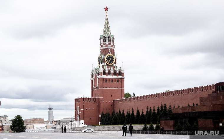 Москва во время объявленного режима самоизоляции. Москва, кремль, красная площадь, спасская башня, москва