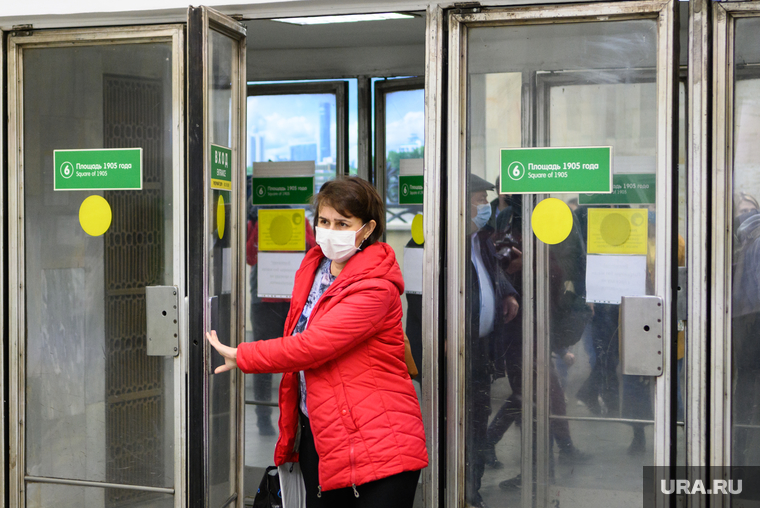 Масочный режим в екатеринбургском метрополитене. Екатеринбург, екатеринбургский метрополитен, подземка, метрополитен, метро, маска на лицо, масочный режим