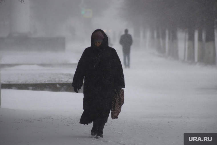 Снегопад в апреле во время пандемии коронавируса. Курган , снег, снегопад, холод, плохая погода, плохая видимость, снег в городе, сугробы в городе, вьюга, метель, снег в кургане