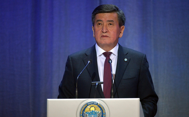 Сооронбай Жээнбеков заявил, что ситуация в Киргизии близка к двустороннему конфликту