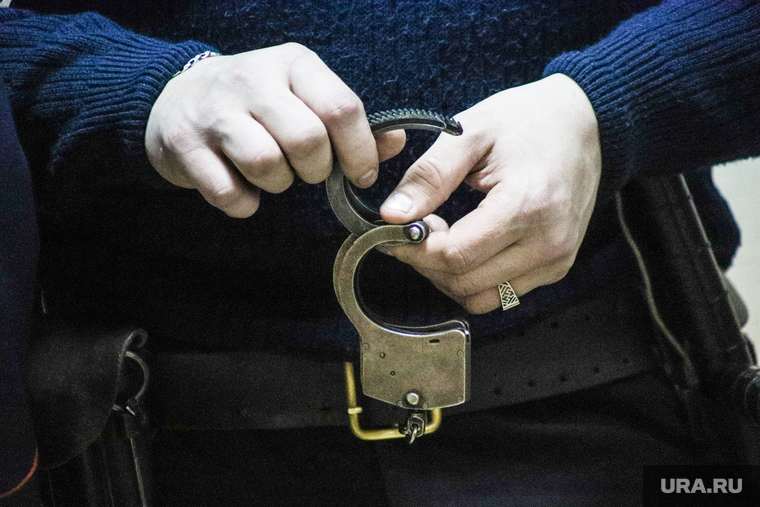 Избрание меры присечения фигурантам уголовного дела о мошенничестве. Курган, арест, наручники