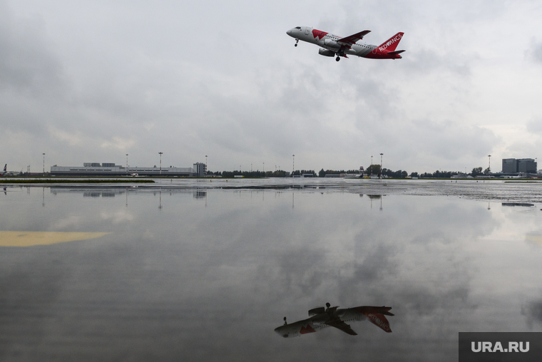 Подготовка рейса авиакомпании Red Wings Екатеринбург-Саратов. Екатеринбург, ред вингс, сухой суперджет, самолет, ssj100, sukhoi superjet100, авиакомпания red wings