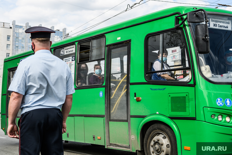 Проверка соблюдения масочного режима водителями. Екатеринбург, автобус, общественный транспорт, маршрутка, маршрут42