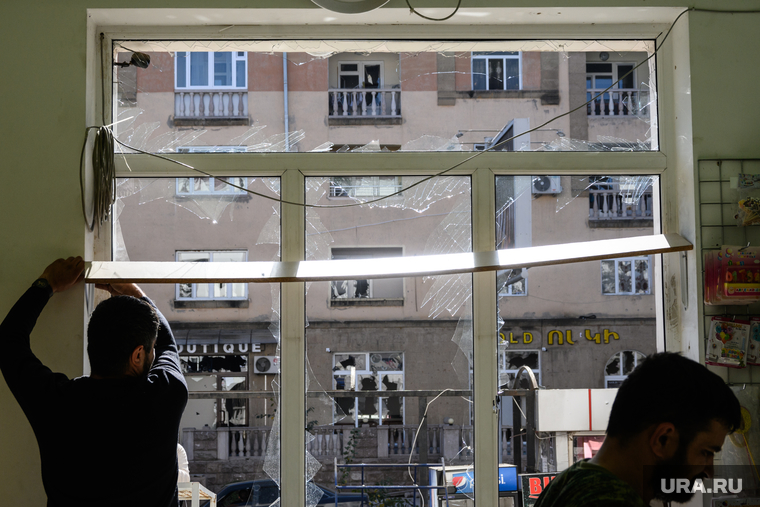 Последствия ночного обстрела Степанакерта. Нагорный Карабах, детский мир, товары для детей