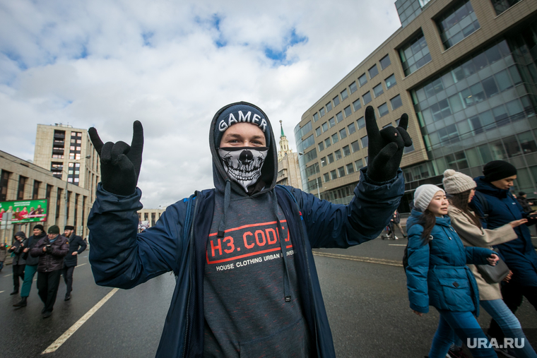 Митинг за свободу интернета в Москве. Москва, маска, протестант, протестующий, молодежь