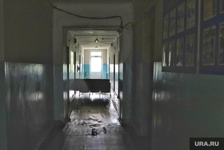 Далматовский район. Курган
, коридор больницы, больница, вход закрыт