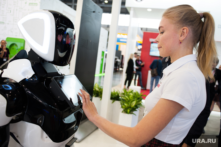 ИННОПРОМ-2019. Третий день международной промышленной выставки. Екатеринбург, искусственный интеллект, робот, андроид