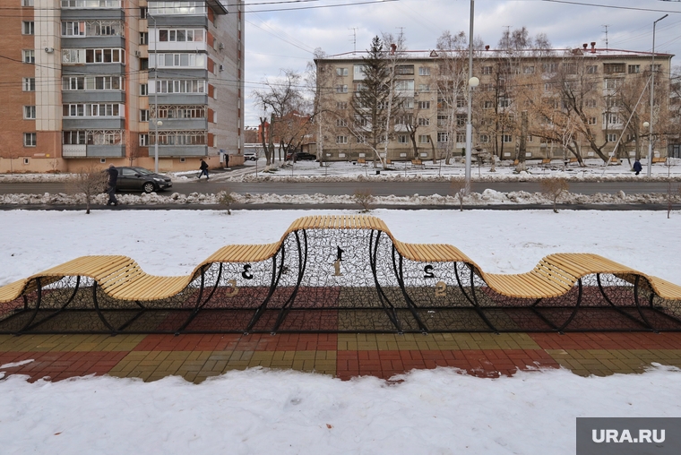 Необычную скамью установили в Шахматном сквере