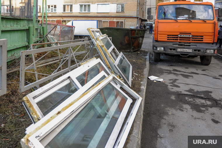 Устранение последствий взрыва кислородного оборудования ГКБ№2. Челябинск, мусор, окна, оконные рамы