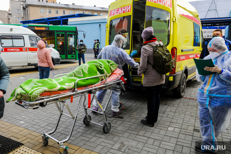 Последствия взрыва кислородной станции в госпитале на базе ГКБ№2. Челябинск, эвакуация больных, врач, медики, доктор, противочумной костюм, защитные костюмы, скорая помошь