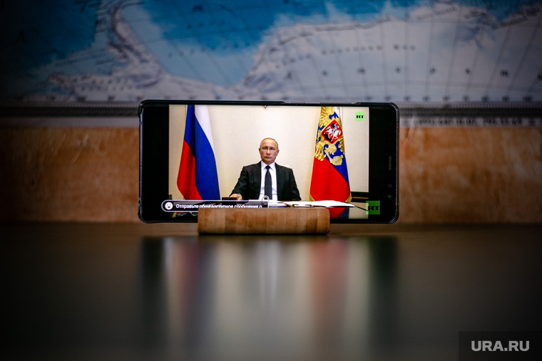 Онлайн-совещание Президента РФ Владимира Путина с главами субъектов Российской Федерации. Москва, путин на экране