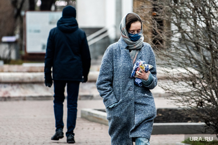 Виды Екатеринбурга, защитная маска, маска на лицо, девушка в маске