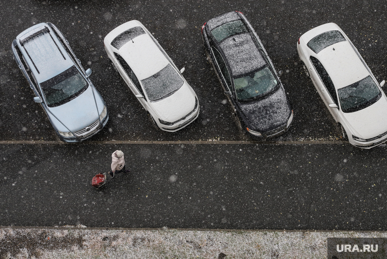 Первый снег. Плохая видимость. Курган, снег, метель, плохая погода, машины в снегу, холод, холодная погода, плохая видио