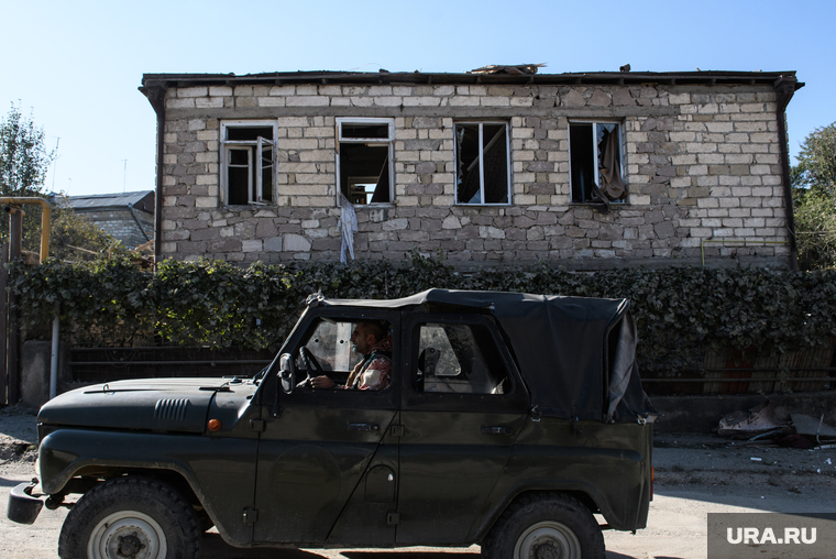 Последствия ночного обстрела Степанакерта. Нагорный Карабах, частный дом, частный сектор, последствия обстрела, город степанакерт