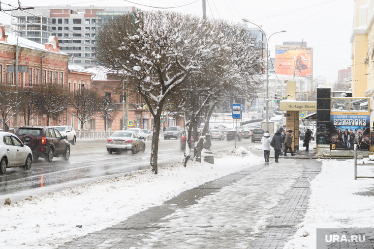 Уборка города после снегопада. Екатеринбург, снег, непогода, гололед, улица малышева