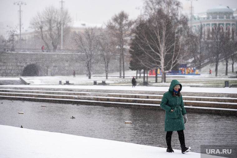 Виды Екатеринбурга, снег, исторический сквер, зима, город екатеринбург, снегопад