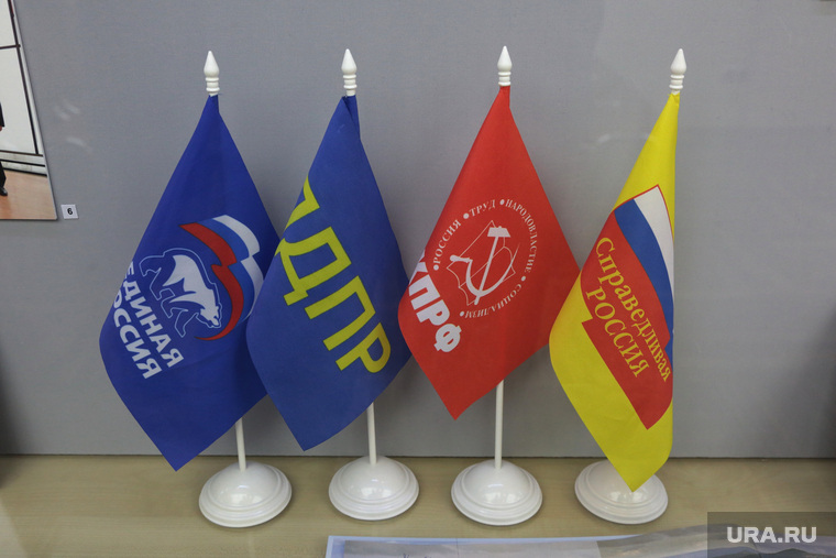 Пленарное заседание Законодательного собрания Пермского края, флаг, флаги партий