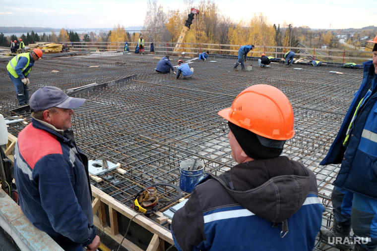 Строительство второй очереди моста через Чусовую. Пермь, рабочие, стройка, мост через чусовую