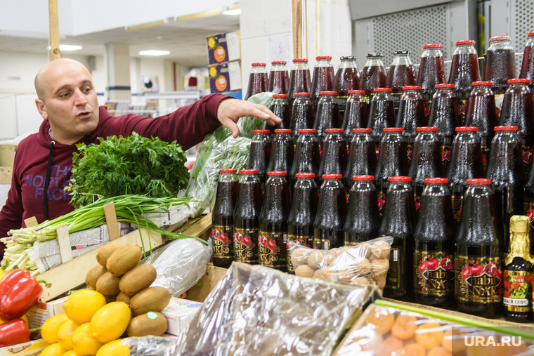 Комбинат "Ямальские олени" и Центральный рынок Салехарда, овощи, фрукты, розничная торговля, рынок, лоток, гранатовый сок