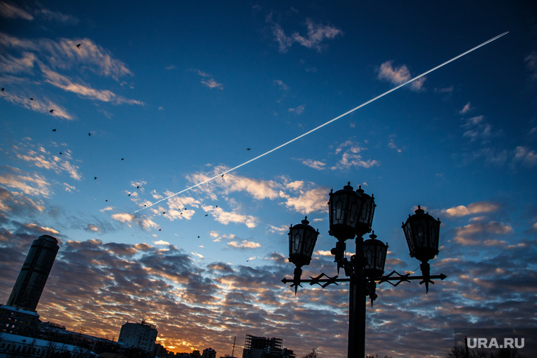 Утро в Екатеринбурге. Рассветное небо и метро, утро, рассвет екатеринбург, рассветное небо