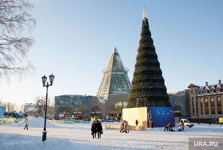 Город зимой. Ханты-Мансийск, новогодняя елка, новый год