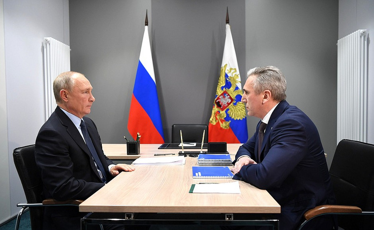 Владимир Путин поспорил с Александром Моором о зарплатах