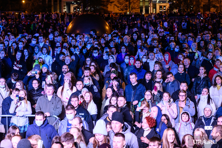 URAL MUSIC NIGHT. Екатеринбург, массовое мероприятие, публика, зрители, толпа