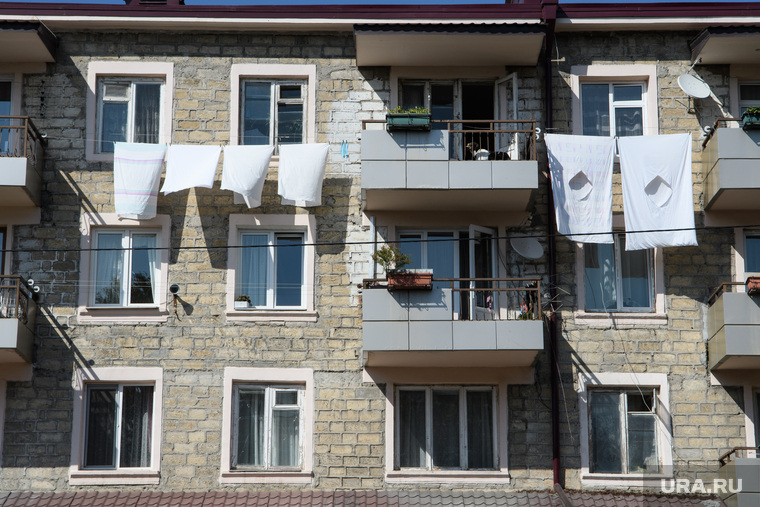 Виды Степанакерта и Шуши. Нагорный Карабах, жилой дом, сушка белья, нагорный карабах