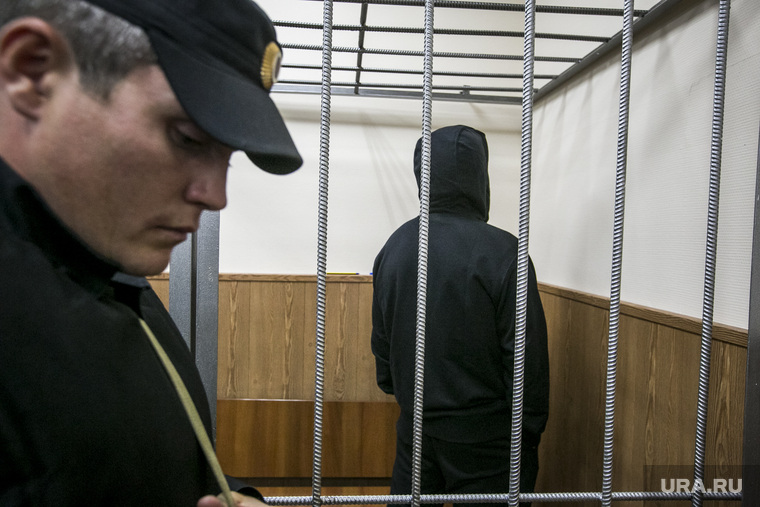 Криминальный авторитет Олег Шишканов на судебном заседании по избранию ему меры пресечения Басманным районным судом г. Москвы. Москва, подследственный, полицейские, заключенные, решетка, скамья подсудимых, судебный пристав, подсудимый, арестант, вор в законе, конвой, шишканов олег, шишкан