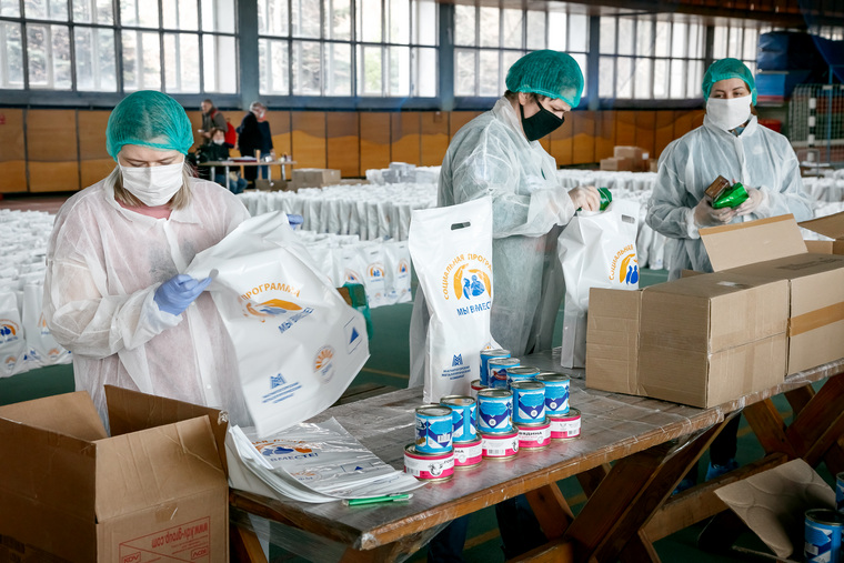 Для пенсионеров собрали свыше 300 тысяч продуктовых наборов